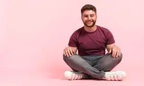 فواید چهارزانو نشستن برای بدن انسان چیست؟

