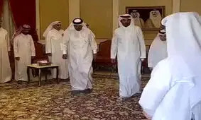 شرایط جسمی امیر قطر توجه رسانه‌ها را به خود جلب کرد/ ویدئو

