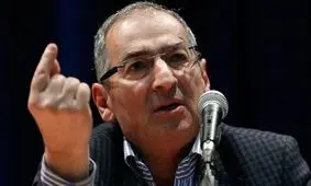 زیباکلام: نظام بیدی نیست که با این بادها بلرزد