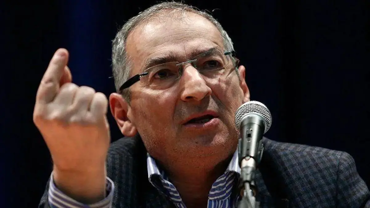 زیباکلام: نظام بیدی نیست که با این بادها بلرزد