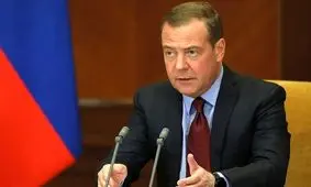 مدودف: برای نجات کشور همه اطراف پوتین جمع شوید

