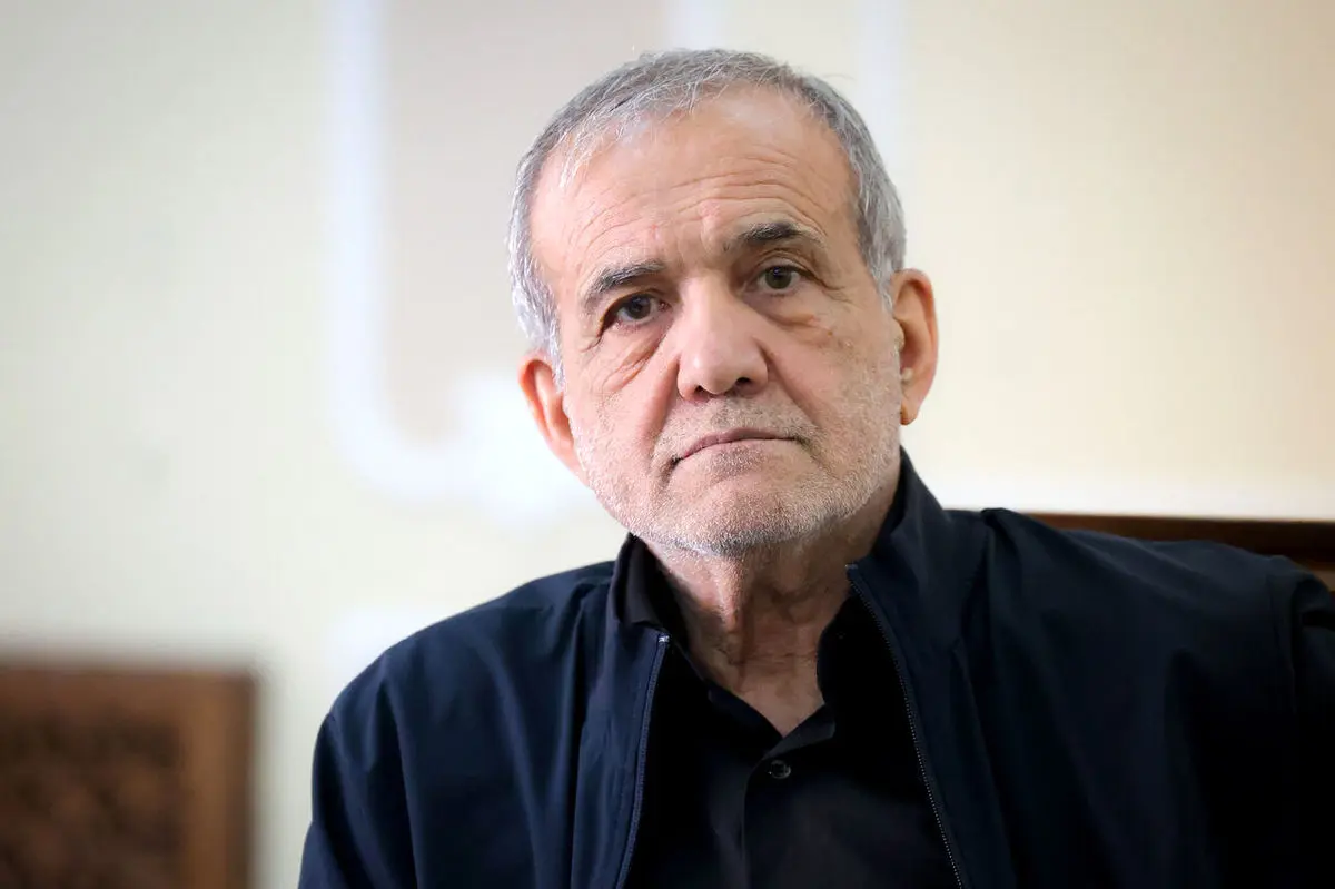 پزشکیان: شهید سرلشکر خادمی پاسدار دلاور و فرزند فداکار ایران بود

