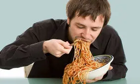 کارهایی که بعد از غذا خوردن باید انجام داد / با این کارها از معده درد خلاص شوید