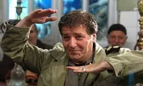 رقصیدن ابوالفضل پورعرب در پشت صحنه فیلم «بهشت پنهان» در دهه ۷۰/ ویدئو