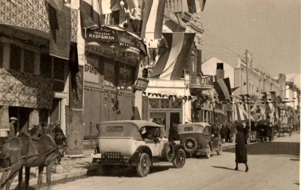 در اولین قنادی خارجی تهران چه نوع شیرینی‌هایی فروخته می‌شد؟