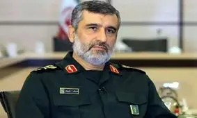 قرائت وصیتنامه شهید حاجی زاده در یک مراسم 