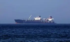 بلومبرگ: نفتکش‌هایی که نفت ایران را جابه‌جا می‌کردند، اکنون نفت روسیه را حمل می‌کنند

