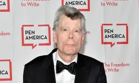 استیون کینگ: برای فکر نکردن به ترامپ رُمان نوشتم

