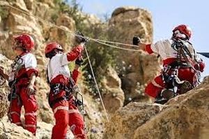 ۷ ساعت عملیات نفسگیر برای نجات کوهنورد جوان در «بزاو» کنگاور