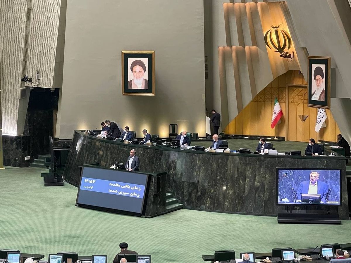 نماینده مردم تبریز از پاسخ‌های وزیر بهداشت به صورت مشروط قانع شد

