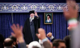  رهبر انقلاب در پاسخ به تهدیدهای ترامپ: خطرناک‌تر از ناو، سلاحی است که می‌تواند آنرا به قعر دریا بفرستد/ قوی‌ترین ارتش دنیا هم گاهی ممکن است چنان سیلی بخورد که نتواند از جا بلند شود