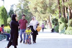پنج بلیت استخر؛ هدیه عجیب شهرداری مشهد به مادران دارای ۳ فرزند