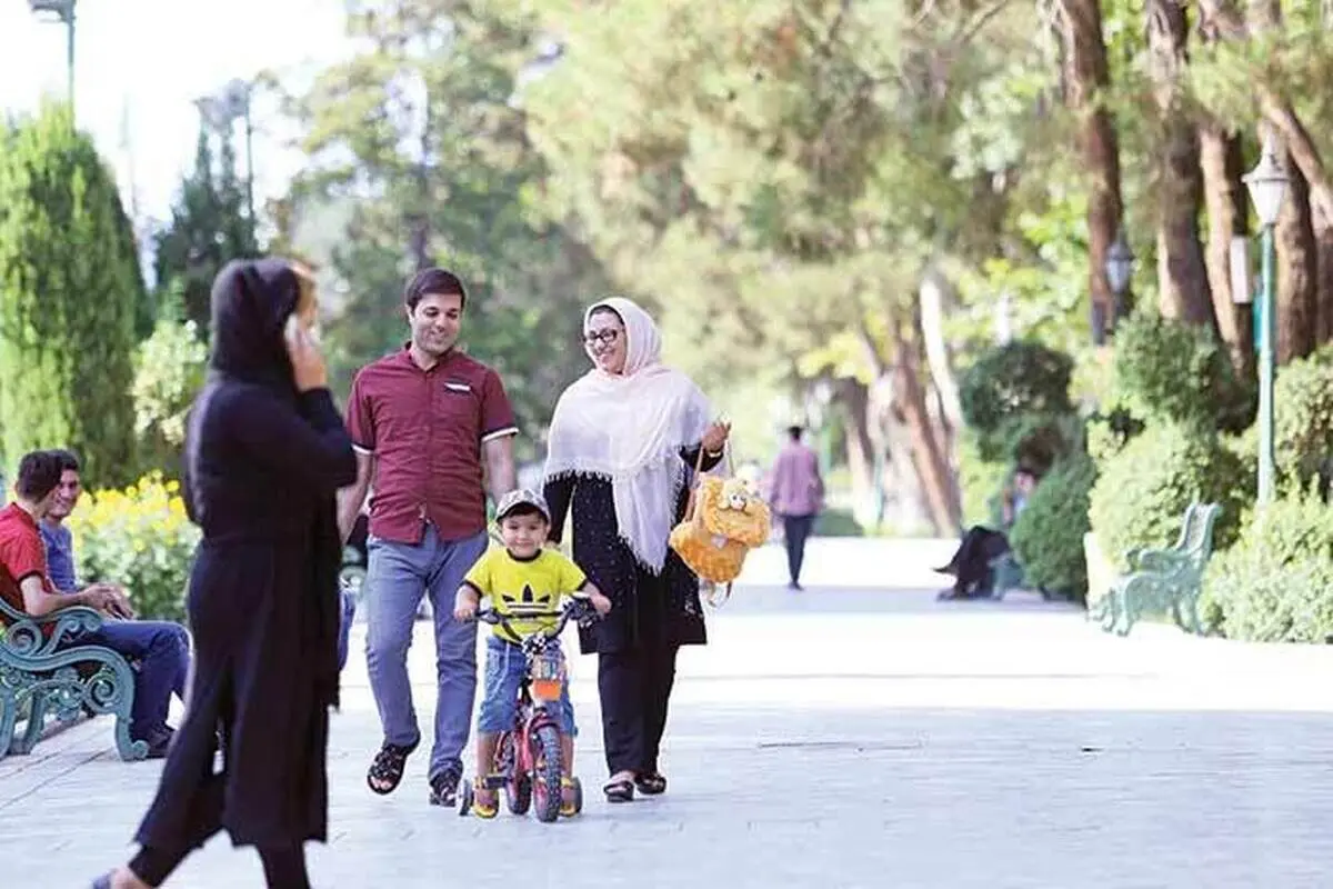 پنج بلیت استخر؛ هدیه عجیب شهرداری مشهد به مادران دارای ۳ فرزند