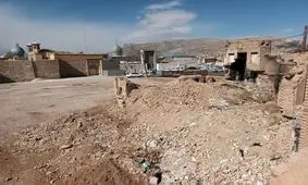 زمزمه‌های دوباره تخریب بافت تاریخی شیراز/ یک روزنامه: در سه روز آینده و در فاز اول تخریب خانه‌های بافت تاریخی شیراز برای توسعه حرم شاهچراغ، 60 خانه تخریب خواهد شد/ شاهدان: نماینده اداره راه و شهرسازی در حرم شاه‌چراغ، شخصا به در خانه‌ها رفته و تهدید کرده 