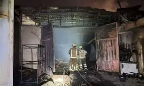 یک کارگاه مبل‌سازی در محله مرتضی‌گرد تهران طعمه حریق شد