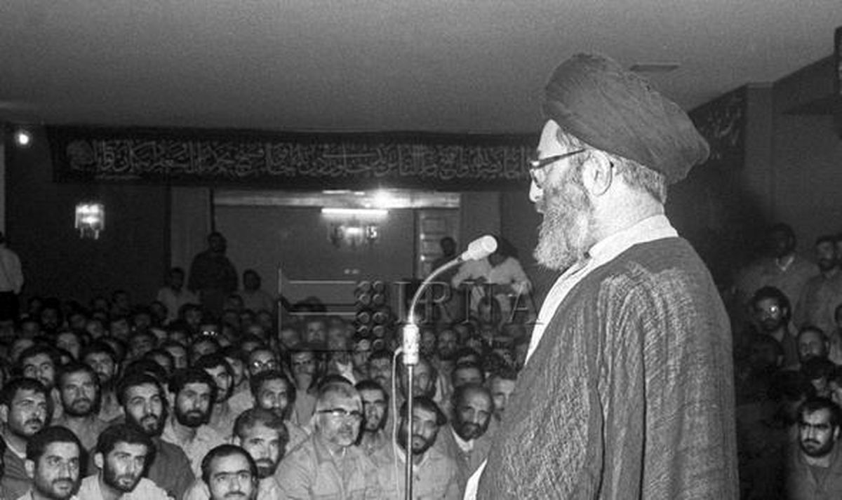 وقتی آیتالله خامنهای لباس ارتش پوشید/ عکس