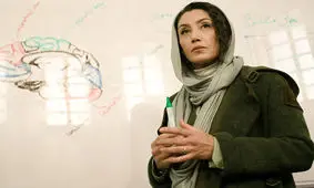 هدیه تهرانی برگشت؛ با شمایل یک استاد دانشگاهِ خاص/ ویدئو