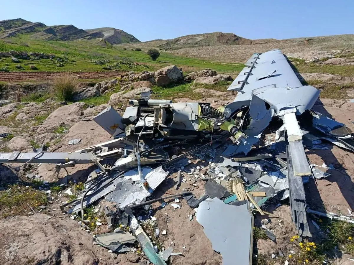 لاشه یک پهپاد هرمس ۹۰۰ اسرائیلی در بخش گرمسیری الوار اندیمشک/ عکس