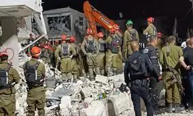 جسد ۲ صهیونیست از زیر آوار حاصل از موشکباران ایران بیرون کشیده شد