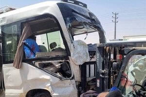 تصادف مینی‌بوس حامل زائران ایرانی در محور نجف به کربلا/ ۱۶ نفر مصدوم شدند/ ویدئو
