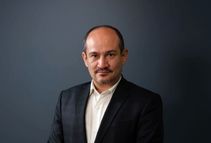 فرزند سرلشکر رحیم صفوی: به جای مذاکره تکنیکی هسته‌ای، مذاکرات جامع با آمریکا باید صورت بگیرد/ این مذاکرات منجر به استحاله نظام نمی شود/ بدترین سناریو، «نمدمال شدن» تدریجی با تحریم هاست نه جنگ/ حتی به زبان آوردن بستن تنگه هرمز هم کار جاهلانه‌ای بود