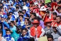 ورود هواداران بازی دربی از روی فنس‌ها به ورزشگاه/ ویدئو