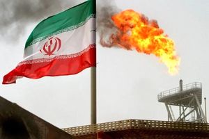انتقاد کیهان به دولت شهید رئیسی؛ ۴ میلیار دلار گاز مشعل در سال ۱۴۰۰ بیهوده سوزانده شد