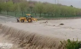 رودخانه خرم‌رود طغیان کرد؛ پل جهادگران زیر آب رفت/ ویدئو