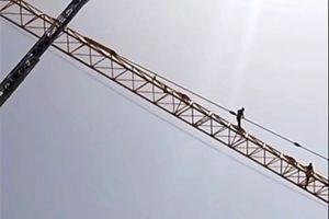 عجیب ترین خودکشی در ایران/ عملیات3 ساعته پلیس بین زمین و آسمان/ ویدئو