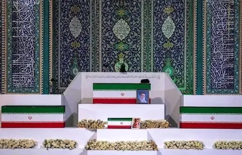 پیکر رهبر شهید به قم رسید/ لحظه فرود بالگرد حامل پیکر رهبر شهید در مسجد جمکران/ ویدئو

