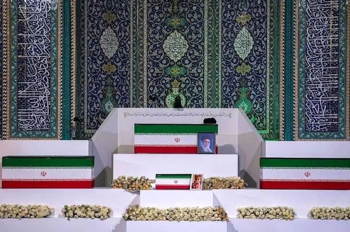 پیکر رهبر شهید به قم رسید/ لحظه فرود بالگرد حامل پیکر رهبر شهید در مسجد جمکران/ ویدئو


