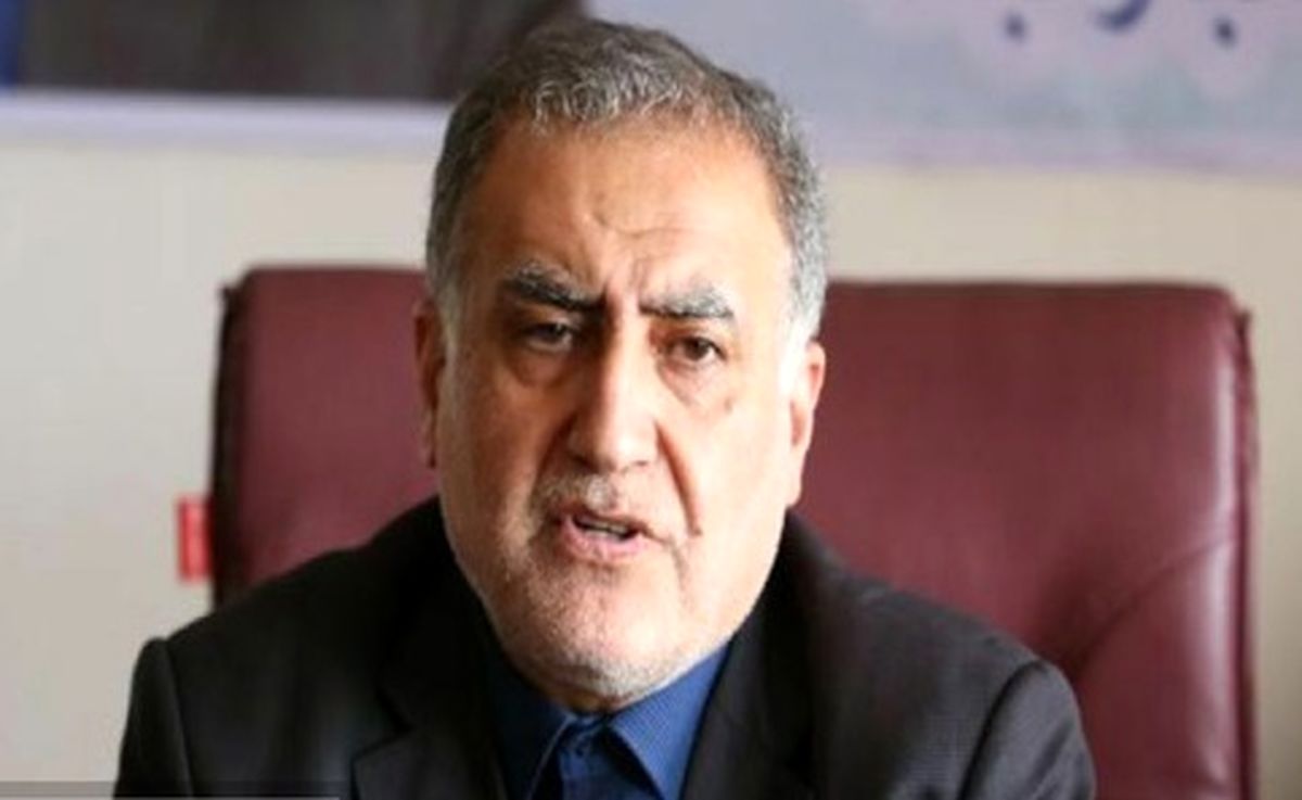 دولت مردم را وادار میکند خودروی داخلی بخرند/ در ۸ سال اخیر علاوه بر آقازادهها و مفسدان، مردم ۱۷۷ میلیارد دلار از کشور خارج کردند