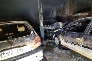 حریق ۳ خودرو در تعمیرگاهی در محله آذربایجان/ ویدئو