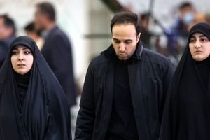 سفر در زمان؛ حضور همزمان 5 فرزند سردار سلیمانی در یک مراسم؛ سال 1402/ عکس