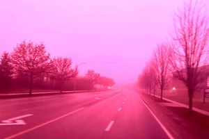 مه گرفتگی نادر به رنگ صورتی/ ویدئو