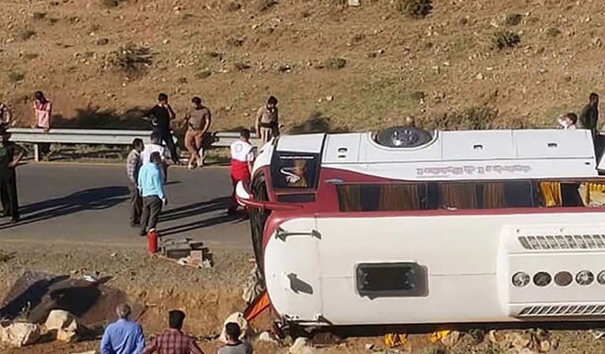 26 کشته و زخمی در واژگونی اتوبوس در جاده مرودشت 