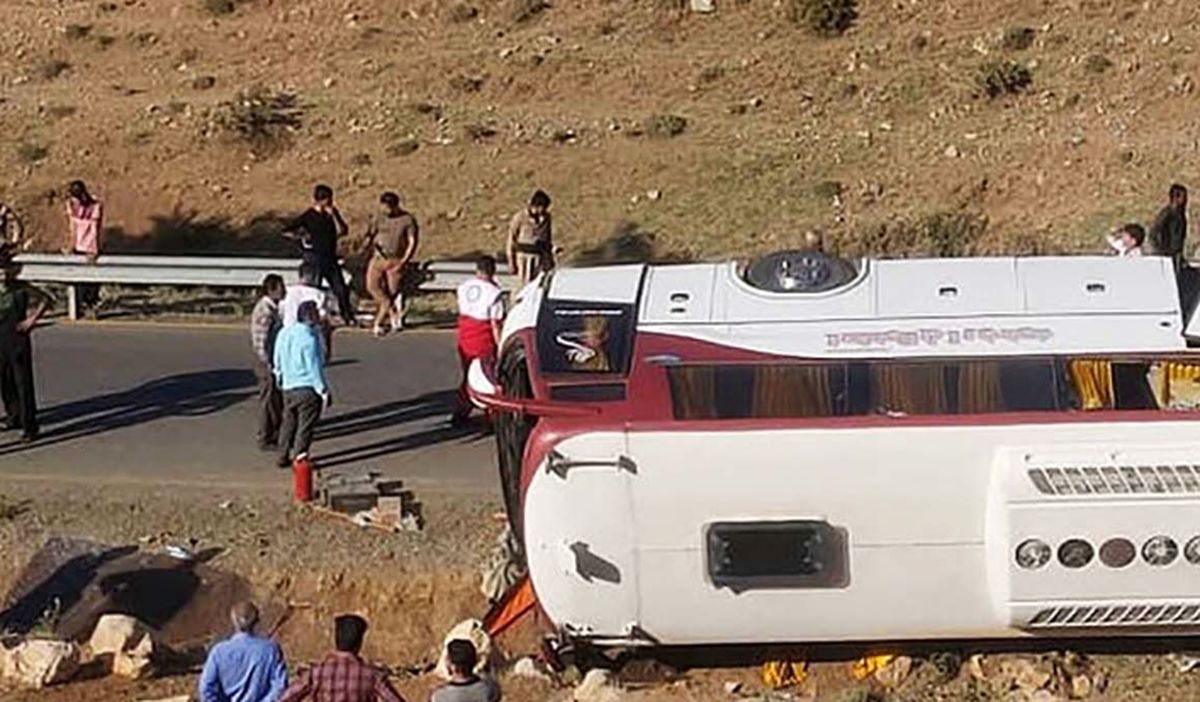 26 کشته و زخمی در واژگونی اتوبوس در جاده مرودشت 