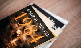 نکاتی در کتاب 1984 اثر جرج اورول که باور نمی‌کنیم