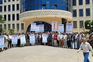 تجمع اعتراضی کارمندان شرکت نفت یمن علیه تداوم توقیف کشتی‌ های نفتی