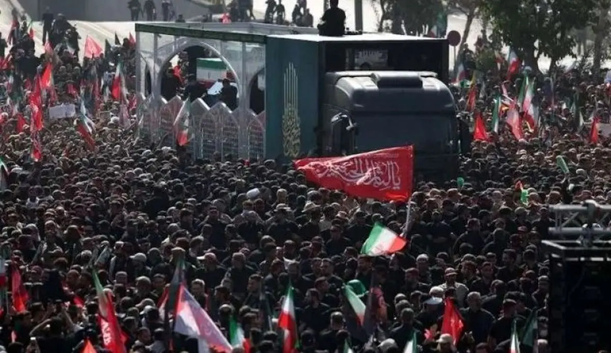 از کربلا تا مشهد؛ پیکر رهبر شهید انقلاب پس از وداع جانسوز در ضریح شش‌گوشه و بین‌الحرمین به ایران انتقال یافت/ هواپیمای حامل پیکر رهبر شهید وارد فرودگاه مشهد شد