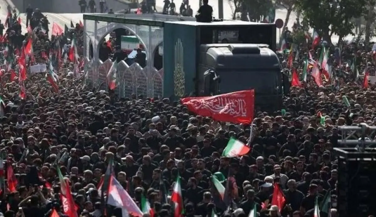  نماز بر پیکر آقای شهید ایران به امامت فرزند ارشد ایشان/ محل تدفین پیکر رهبر شهید انقلاب در رواق دارالذکر حرم امام رضا/ پیکر رهبر انقلاب به خاک سپرده شد