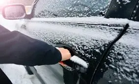 روش‌های مؤثر برای باز کردن قفل یخ زده خودرو
