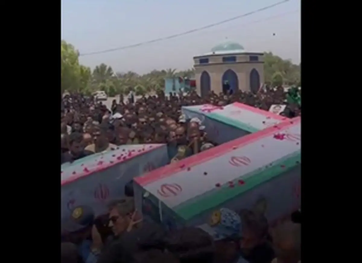 بدرقه ۵ شهید نیروی هوایی ارتش در پایگاه شهید عبدالکریمی بندرعباس توسط هم‌رزمان/ ویدئو