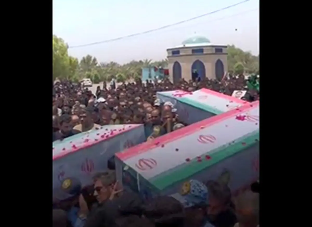 بدرقه ۵ شهید نیروی هوایی ارتش در پایگاه شهید عبدالکریمی بندرعباس توسط هم‌رزمان/ ویدئو
