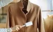 چگونه پرز را از روی پالتو و کت فوتر از بین ببریم؟