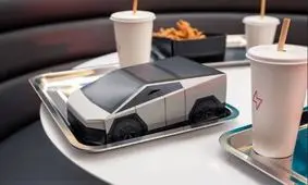 نظر کاربران درباره رستوران ایلان ماسک؛ صف 5 ساعته برای تجربه فناوری و فست فود