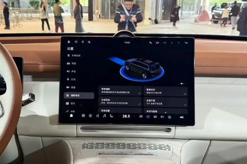 تقلید برند وارداتی ایران از مرسدس بنز / رقابت با شاسی‌بلندهای لوکس