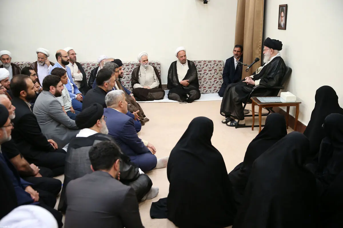 توصیه رهبر انقلاب درباره شرکت در دور دوم انتخابات ریاست جمهوری/ اینکه تصور شود کسانی که در دور اول رأی ندادند مخالف نظام هستند، برداشت کاملاً اشتباهی است/ البته اهل سیاست و جامعه‌شناسان مشارکت کم در مرحله اول را بررسی می‌کنند

