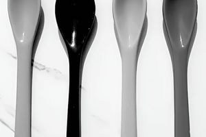 اگر قاشق قرمز را در این تصویر سیاه و سفید پیدا کنید، جزو ۵ درصد برتر جامعه با ضریب هوشی بالا هستید