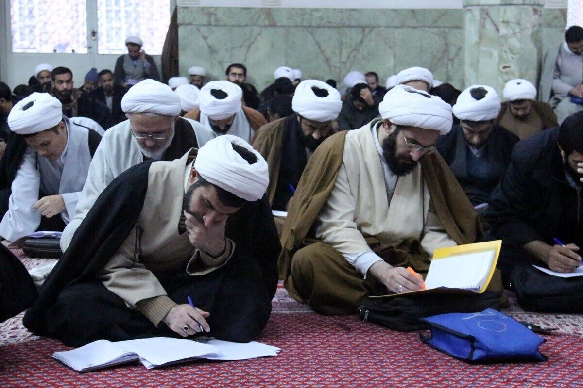 تعطیلی دروس هفته جاری حوزه علمیه قم، همزمان با اعزام طلبه برای تبلیغ جلیلی